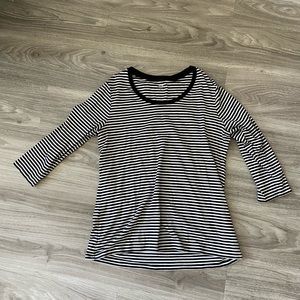 Uniqlo basic 3/4 length tee. Size XL